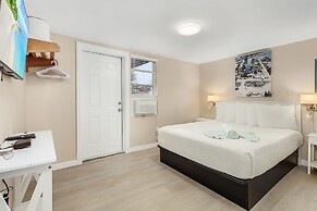 1030 Second Street 1 Bedroom Home by RedAwning