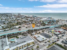 1030 Second Street 1 Bedroom Home by RedAwning