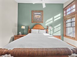 Union Creek Townhome 164b 3 Bedroom Townhouse by RedAwning