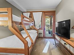 Union Creek Townhome 164b 3 Bedroom Townhouse by RedAwning