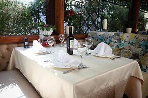 Vila Ferdinand Modern Rooms In Tirana