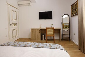 Vila Ferdinand Modern Rooms In Tirana