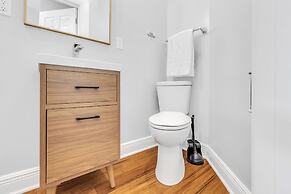Brewerytown Balcony Retreat W Oxford 1BR
