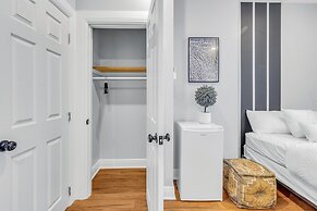 Brewerytown Balcony Retreat 2BR Haven