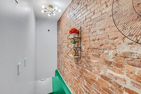 Brewerytown Balcony Retreat 2BR Haven