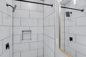 Brewerytown Balcony Retreat 2BR Haven