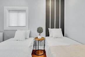 Brewerytown Balcony Retreat 2BR Haven
