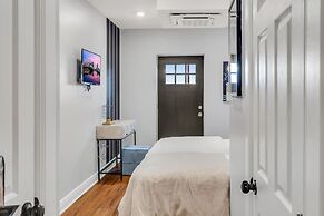 Brewerytown Balcony Retreat 2BR Haven