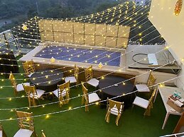 The Sandalwood Hotel, Sec-38 I Near Medanta Medicity Gurgaon