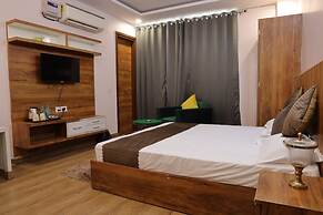 The Sandalwood Hotel, Sec-38 I Near Medanta Medicity Gurgaon