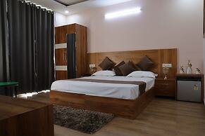 The Sandalwood Hotel, Sec-38 I Near Medanta Medicity Gurgaon