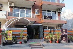 The Sandalwood Hotel, Sec-38 I Near Medanta Medicity Gurgaon