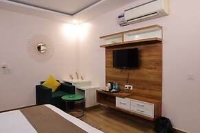 The Sandalwood Hotel, Sec-38 I Near Medanta Medicity Gurgaon