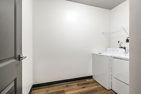 The Pelican by Hosteeva