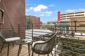 The Pelican by Hosteeva