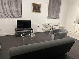 Modern 2 Bed Apartment in Salford
