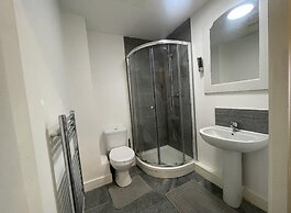 Modern 2 Bed Apartment in Salford