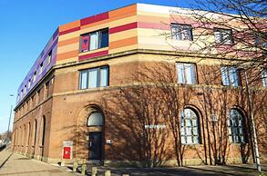 Modern 2 Bed Apartment in Salford