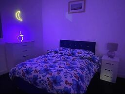 Modern 2 Bed Apartment in Salford