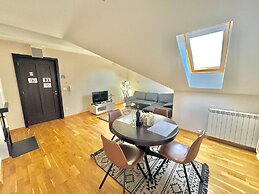 Green Hill Apartment