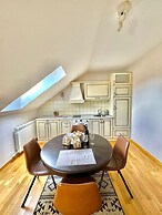 Green Hill Apartment