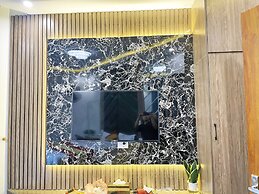 Queen Hotel - Mo Lao