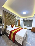 Queen Hotel - Mo Lao