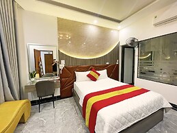 Queen Hotel - Mo Lao