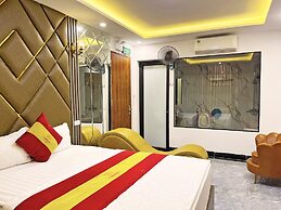 Queen Hotel - Mo Lao