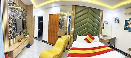 Queen Hotel - Mo Lao