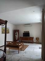 Soleil Suites Petitenget By the jero 18