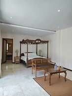 Soleil Suites Petitenget By the jero 18