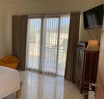 Soleil Suites Petitenget By the jero 18