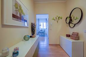 Alelu Classy And Chic Stresa Center