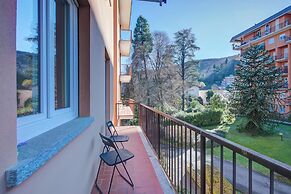 Alelu Classy And Chic Stresa Center