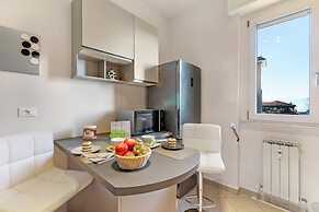Alelu Classy And Chic Stresa Center