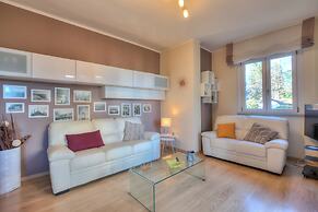 Alelu Classy And Chic Stresa Center