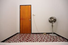 SPOT ON 93446 Penginapan Mak YesNearTaman Buluh Hang Tuah