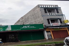 SPOT ON 93460 Lewi Family Guest House Near GBKP Bangun Mulia Km. 11