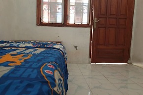 SPOT ON 93460 Lewi Family Guest House Near GBKP Bangun Mulia Km. 11