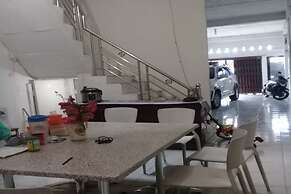 SPOT ON 93460 Lewi Family Guest House Near GBKP Bangun Mulia Km. 11