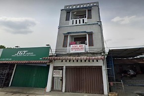 SPOT ON 93460 Lewi Family Guest House Near GBKP Bangun Mulia Km. 11