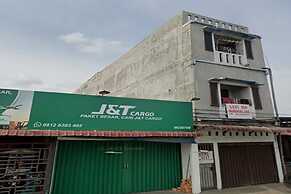 SPOT ON 93460 Lewi Family Guest House Near GBKP Bangun Mulia Km. 11