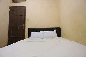 SPOT ON 93460 Lewi Family Guest House Near GBKP Bangun Mulia Km. 11
