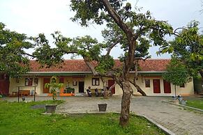 SPOT ON 93452 Wulan Homestay 2  Syariah