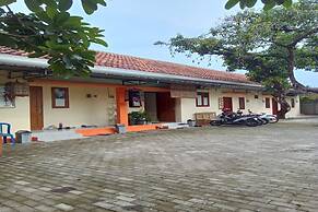 SPOT ON 93452 Wulan Homestay 2  Syariah