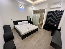 Tran Bui-242 Phan Xich Long-by BayLuxury