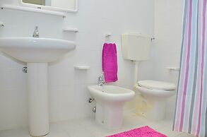 Colourful Seaside Flat With Pool on the Rooftop