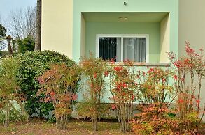 Colourful Seaside Flat With Pool on the Rooftop