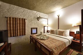 Tiaraa Monolith Lake Resort